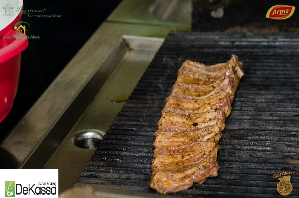 Coaste de porc fripte la gratar