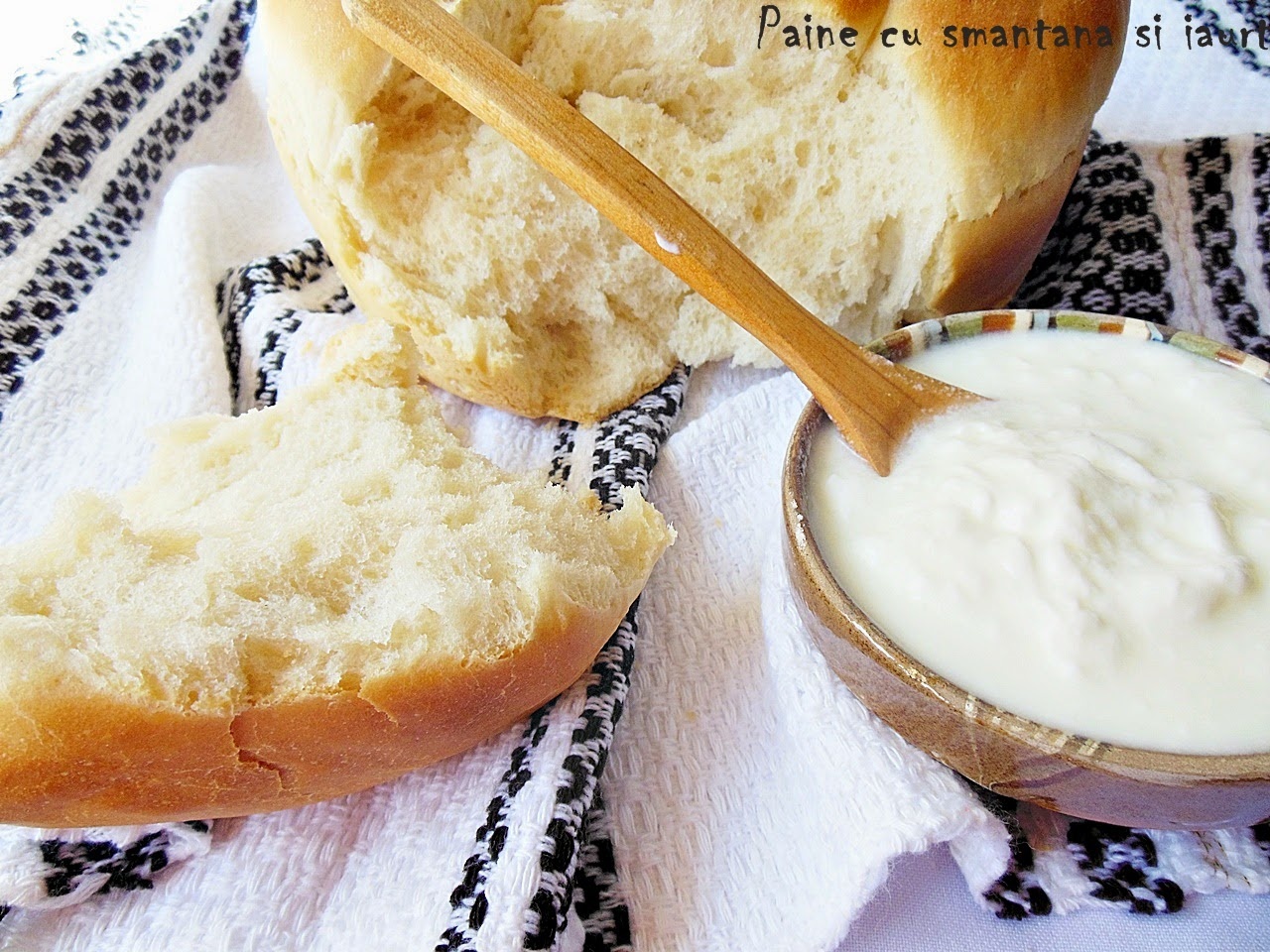 Paine cu smantana si iaurt