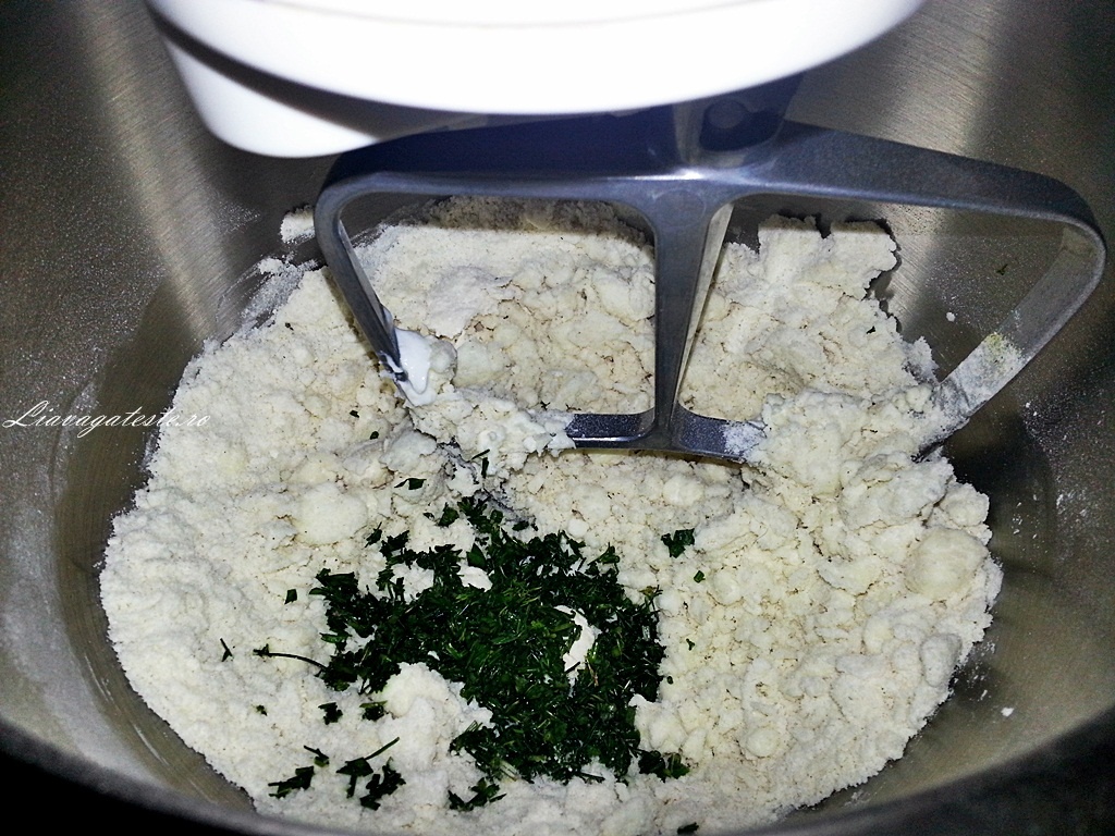 Tarta cu dovlecel si branza sarata