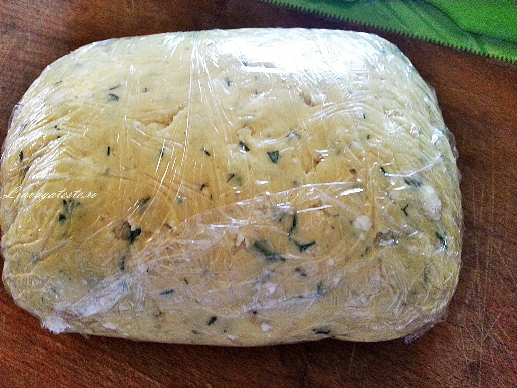 Tarta cu dovlecel si branza sarata