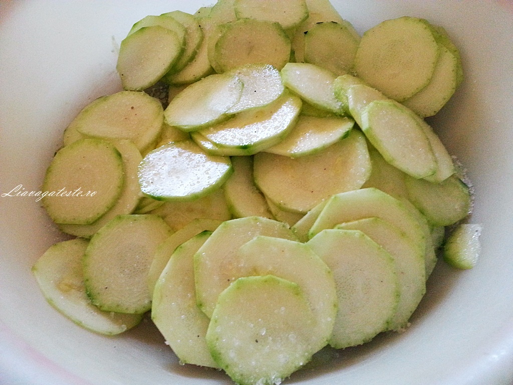 Tarta cu dovlecel si branza sarata