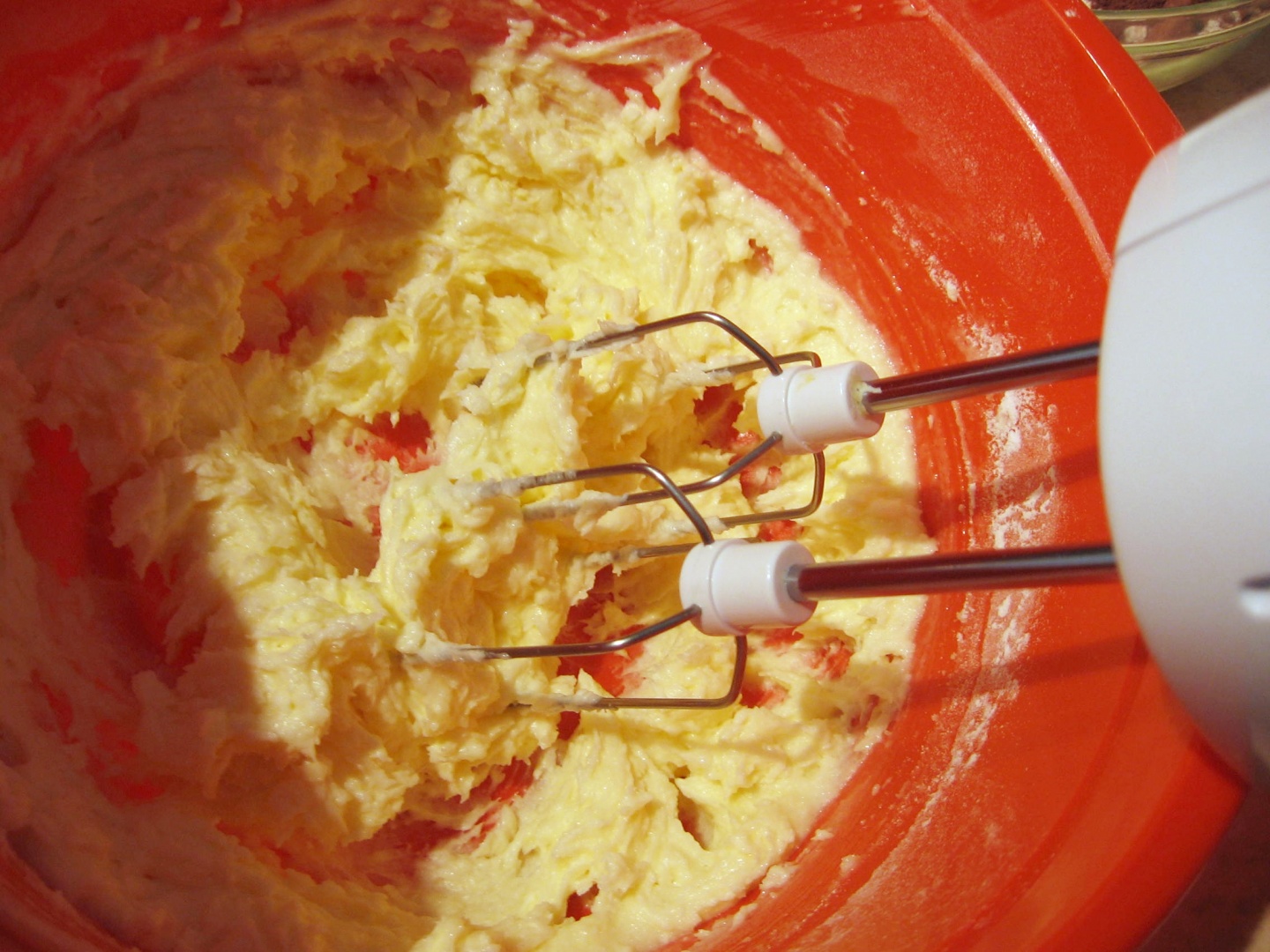 Negresa cu bezea, ciocolata si migdale