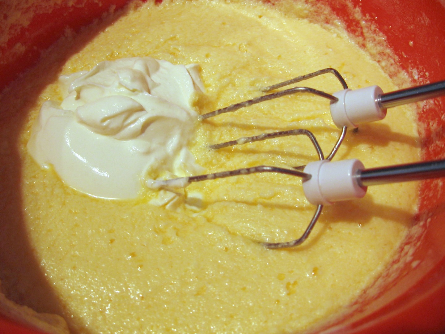 Negresa cu bezea, ciocolata si migdale