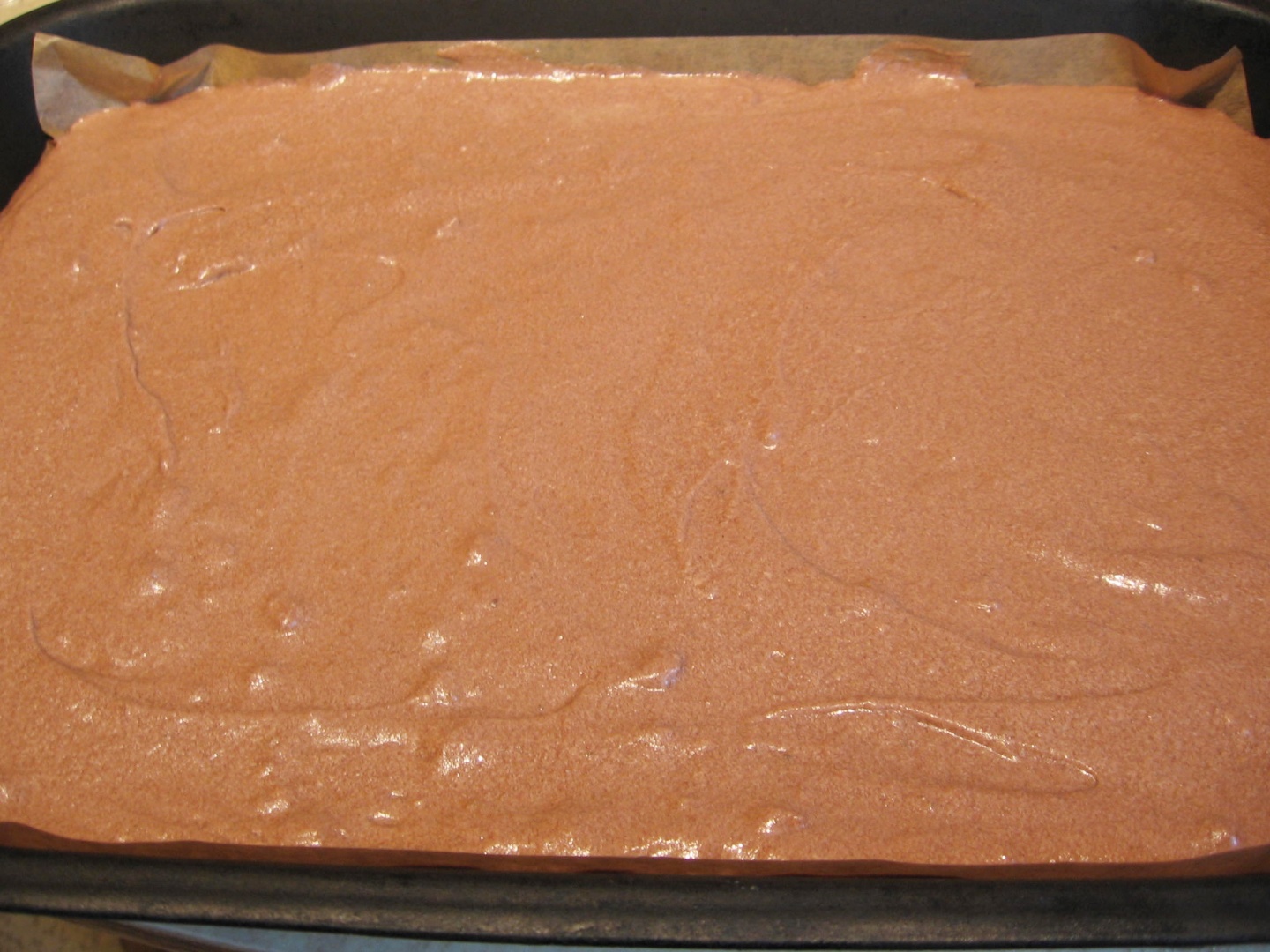 Negresa cu bezea, ciocolata si migdale