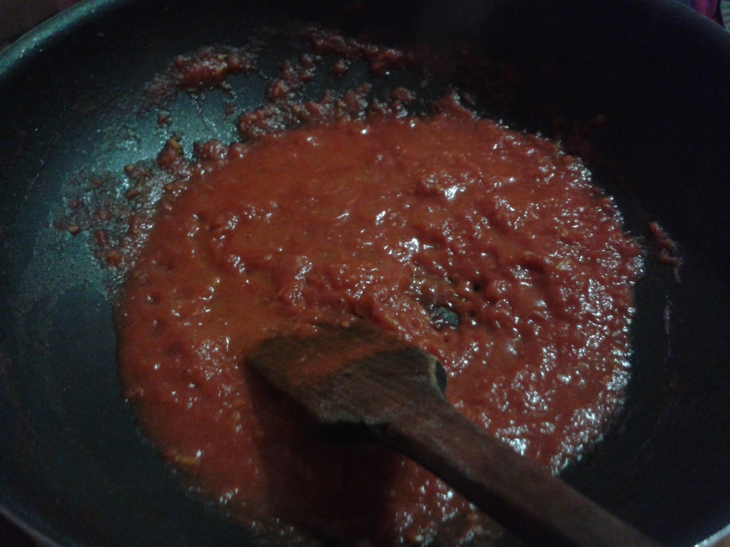 Tortellini cu sos de rosii