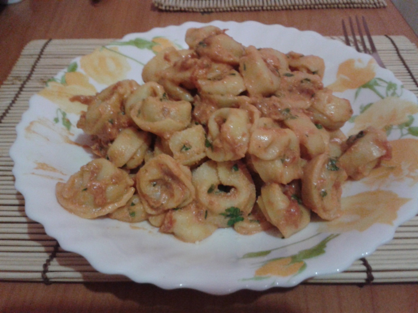 Tortellini cu sos de rosii