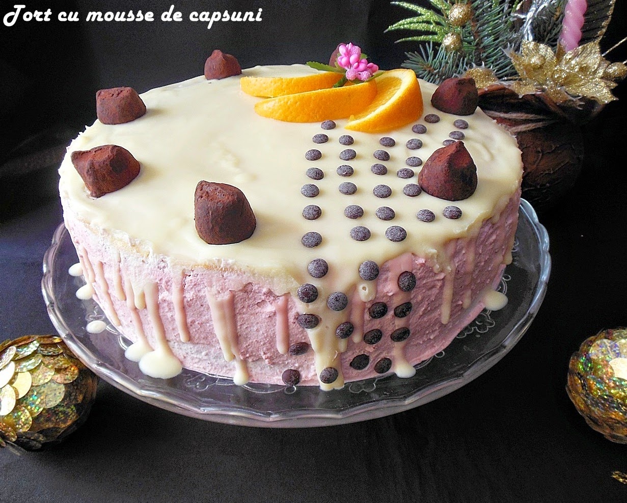 Tort cu mousse de capsuni