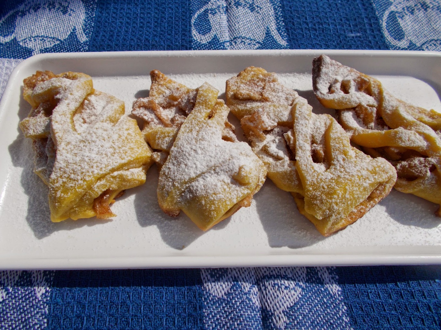 Cornuri rasucite cu mere