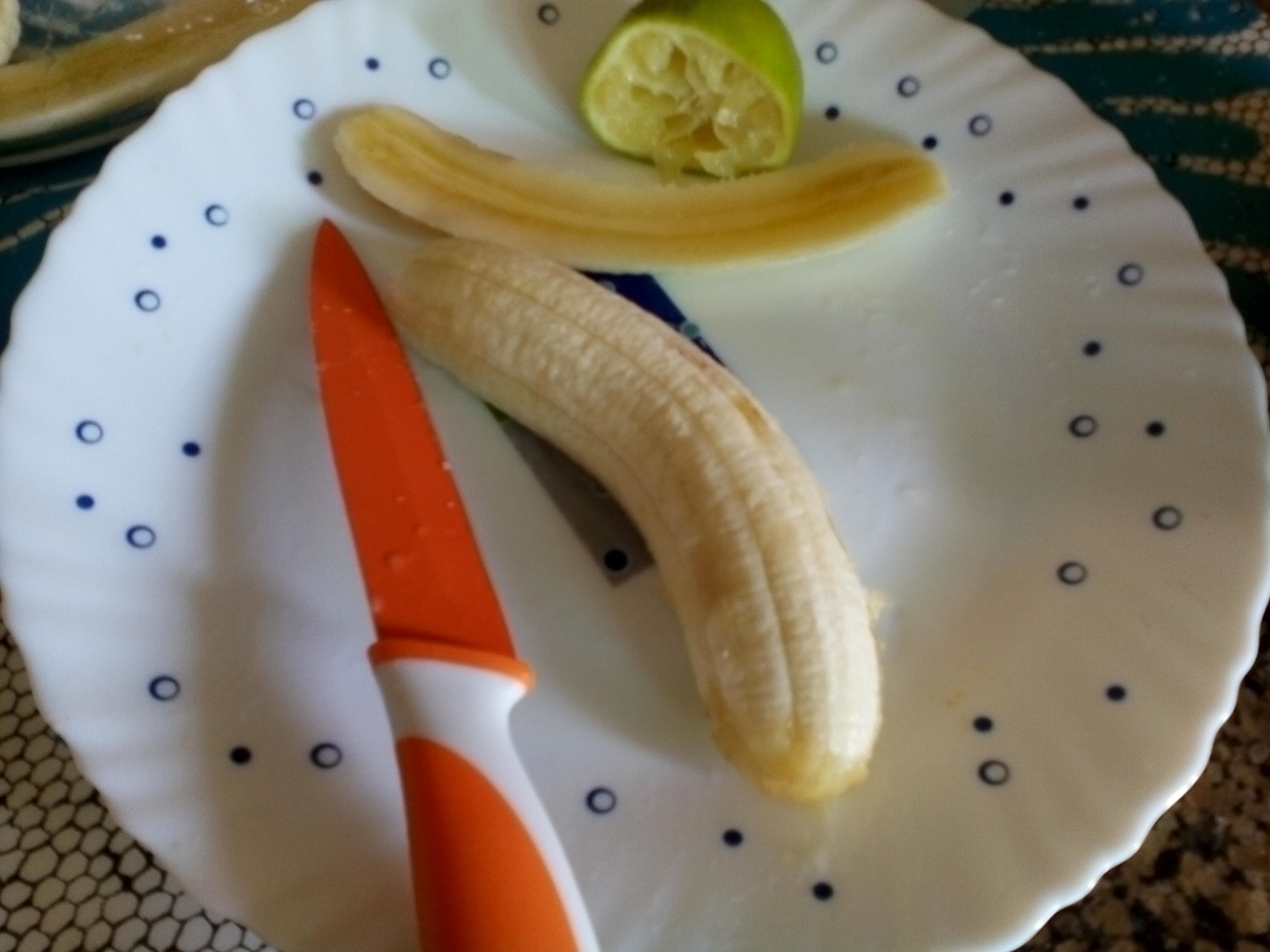 Tarta cu crema de vanilie, banane si jeleu de lime