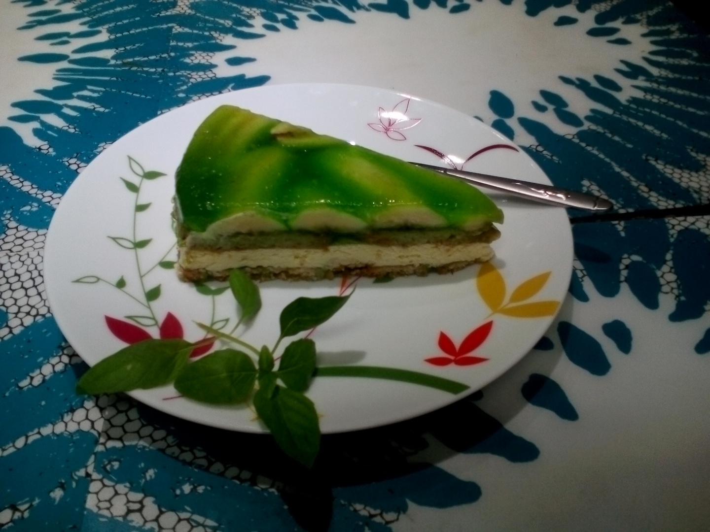 Tarta cu crema de vanilie, banane si jeleu de lime