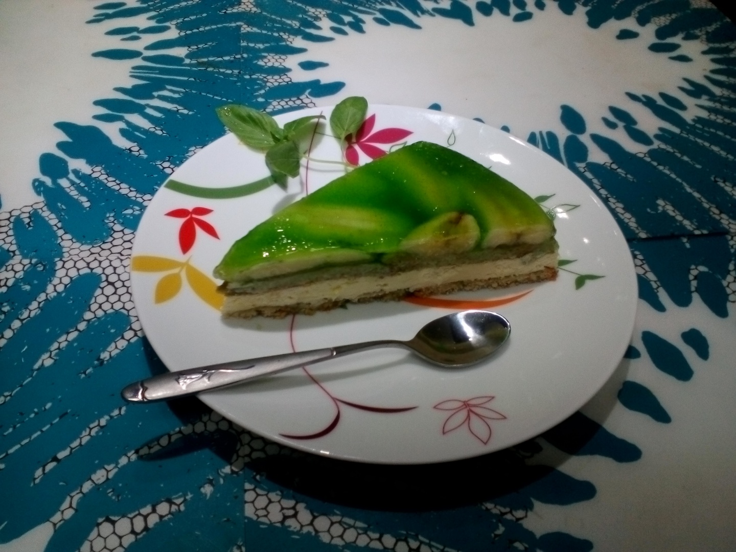 Tarta cu crema de vanilie, banane si jeleu de lime