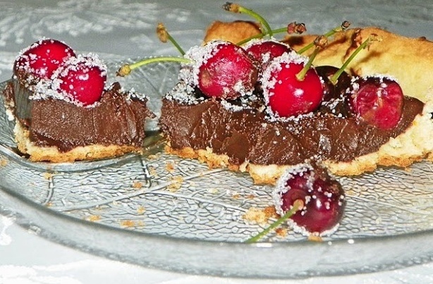 Tarta cu ciocolata si cirese