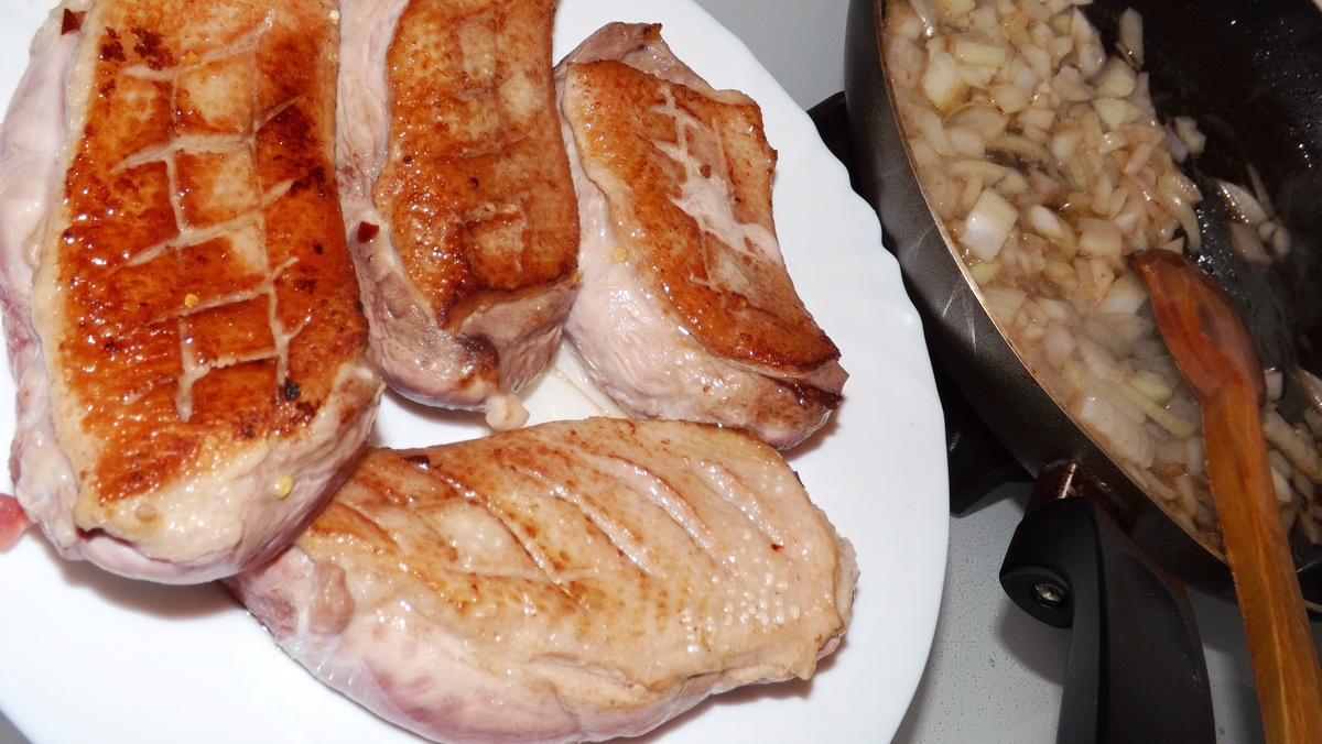 Piept de rata cu cartofi in sos de mere la Crock Pot