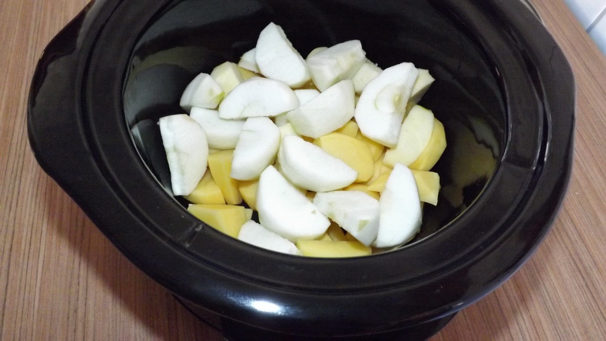 Piept de rata cu cartofi in sos de mere la Crock Pot