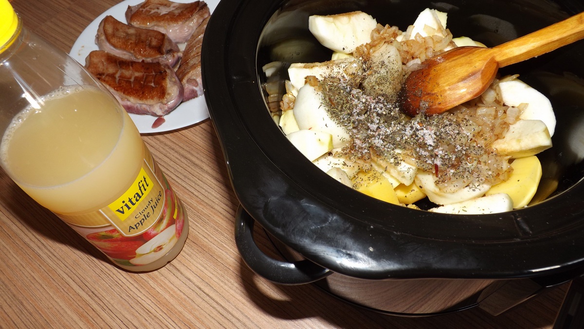 Piept de rata cu cartofi in sos de mere la Crock Pot