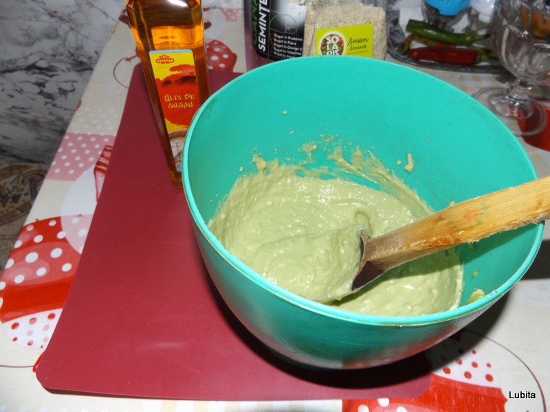 Crema picanta cu avocado