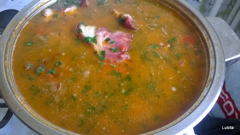 Supa de fasole cu ciolan afumat