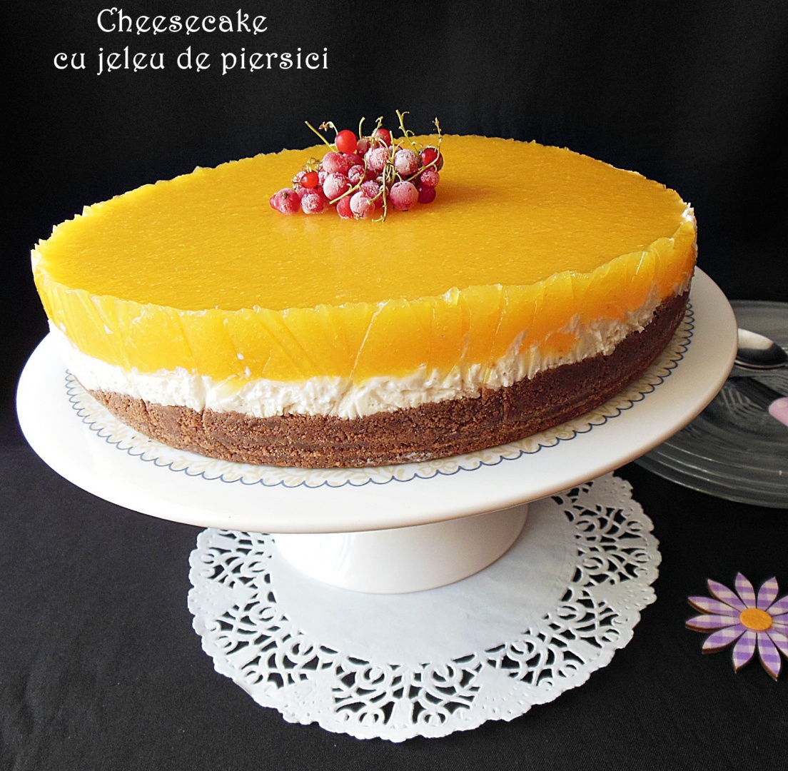 Cheesecake cu jeleu de piersici