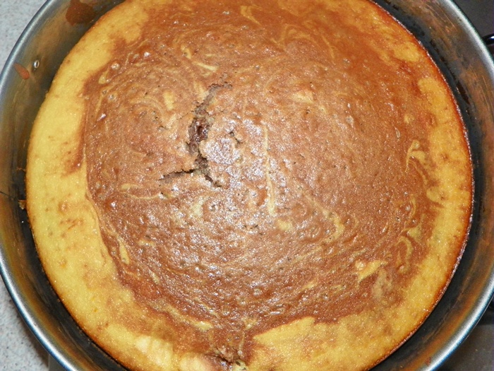 Tort marmorat cu crema de unt de arahide