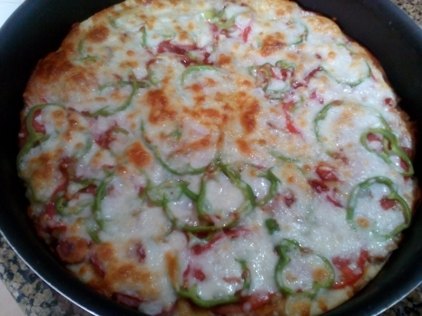 Pizza cu aluat fraged de casa