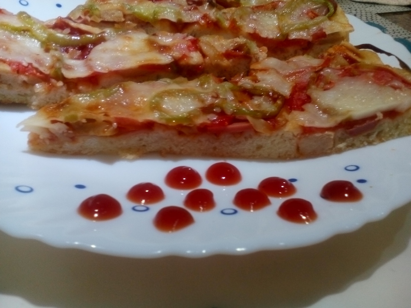 Pizza cu aluat fraged de casa