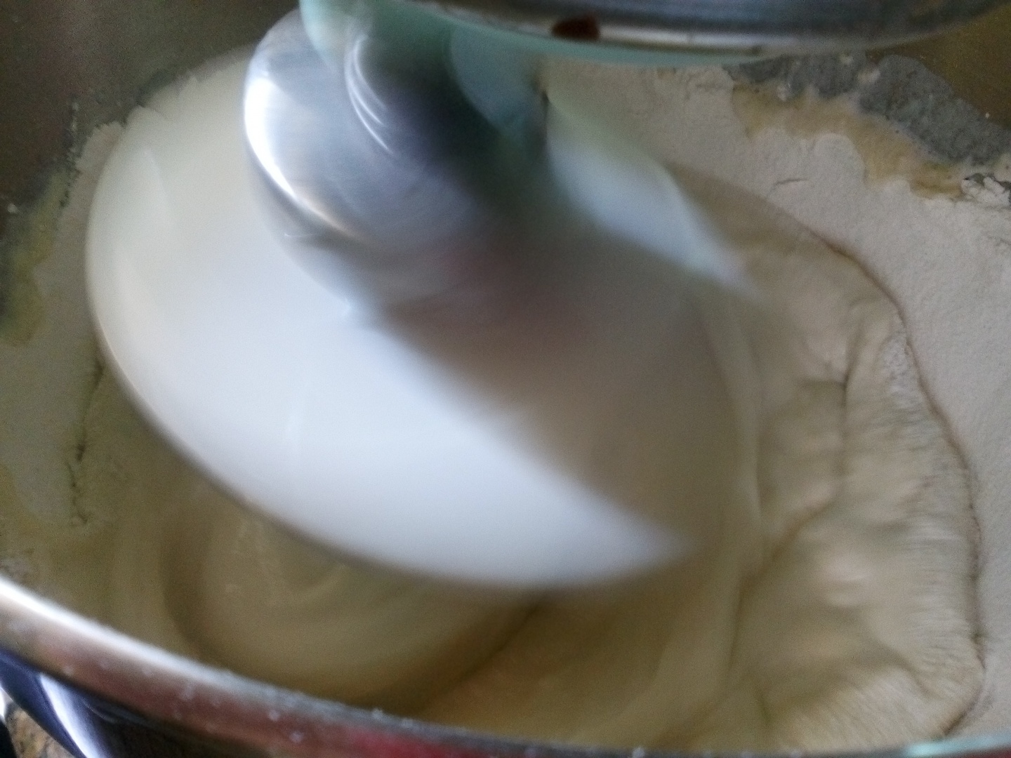 Pizza cu aluat fraged de casa