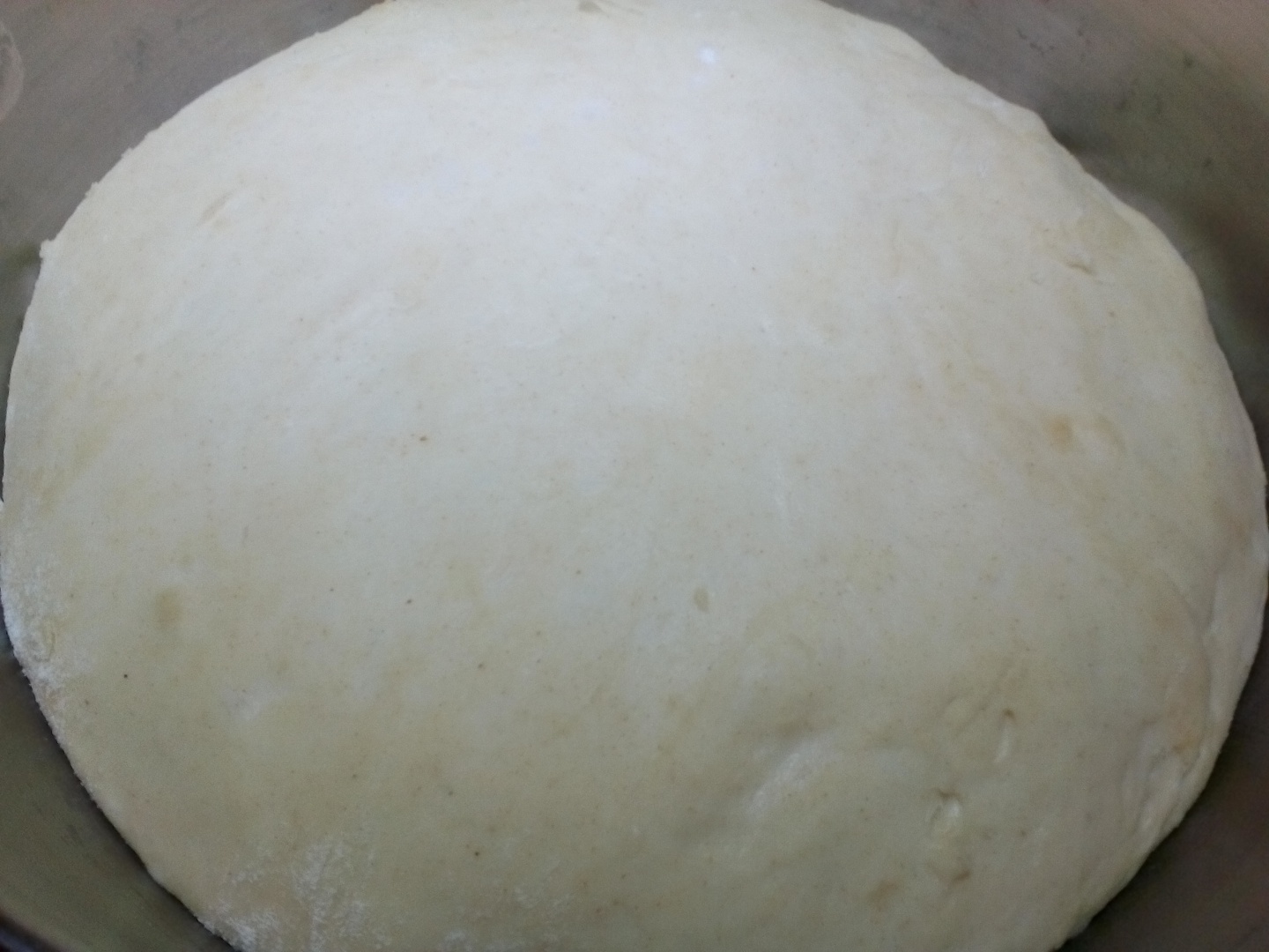 Pizza cu aluat fraged de casa