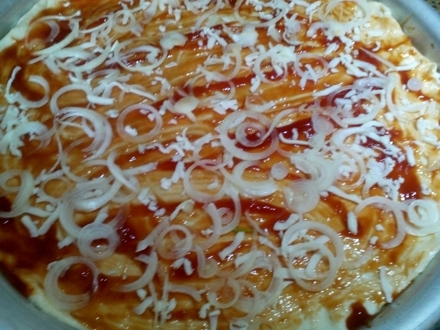 Pizza cu aluat fraged de casa