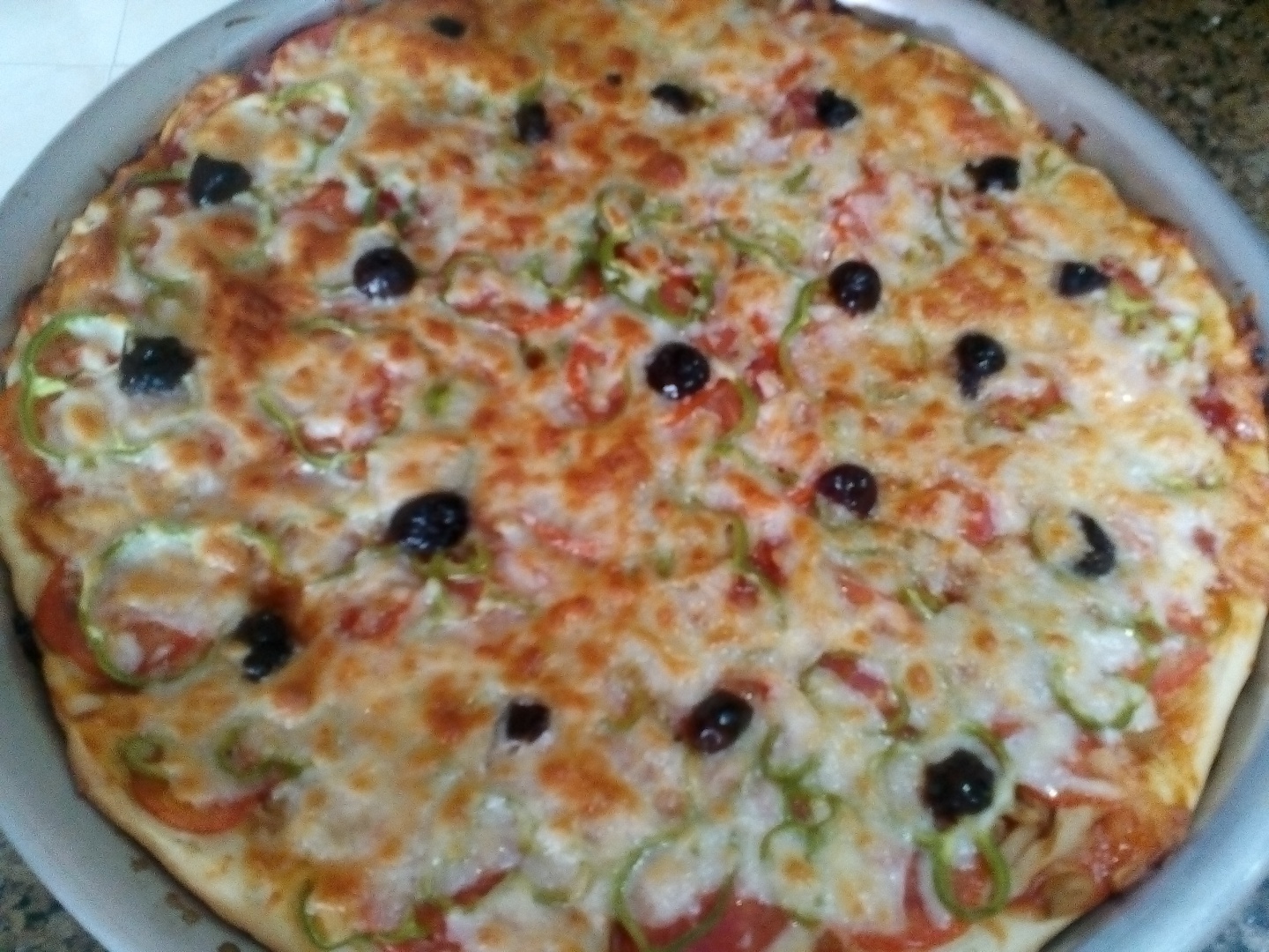 Pizza cu aluat fraged de casa