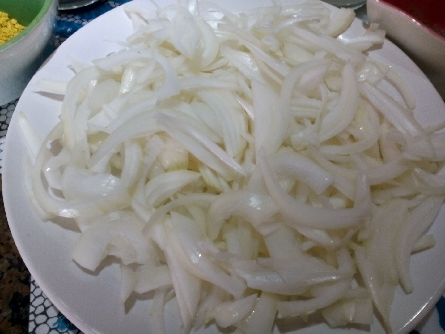 Cartofi cu carne tocata si sos de tahini la cuptor