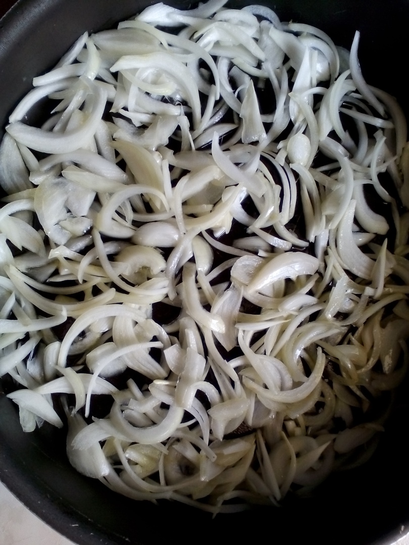 Cartofi cu carne tocata si sos de tahini la cuptor