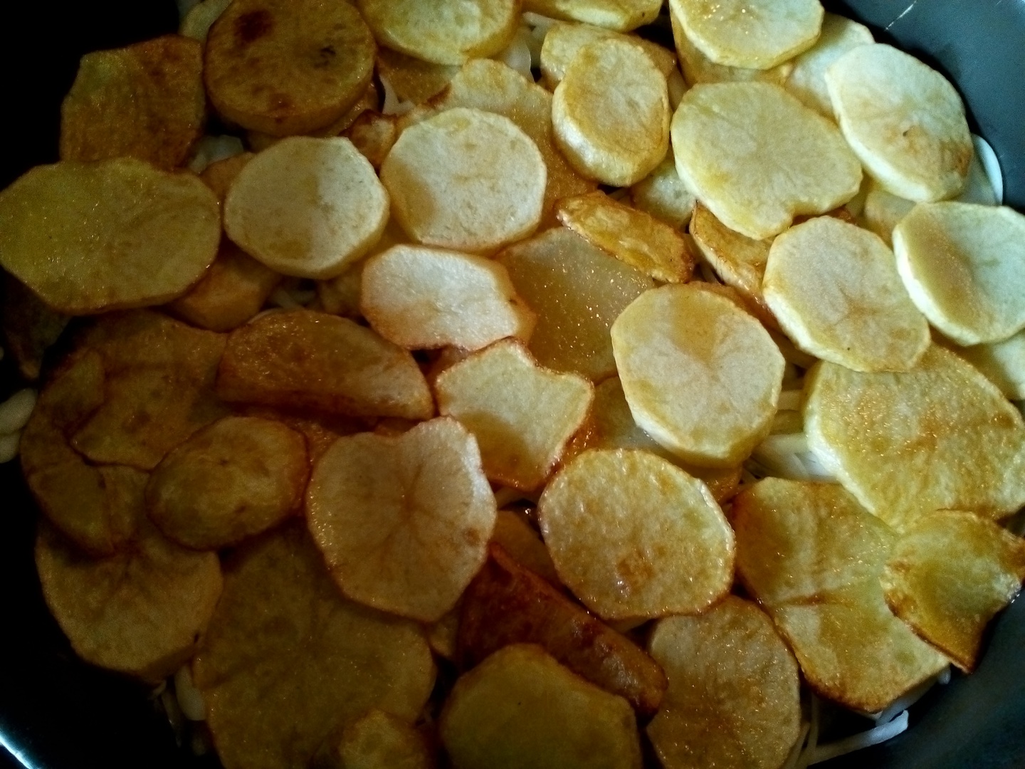 Cartofi cu carne tocata si sos de tahini la cuptor