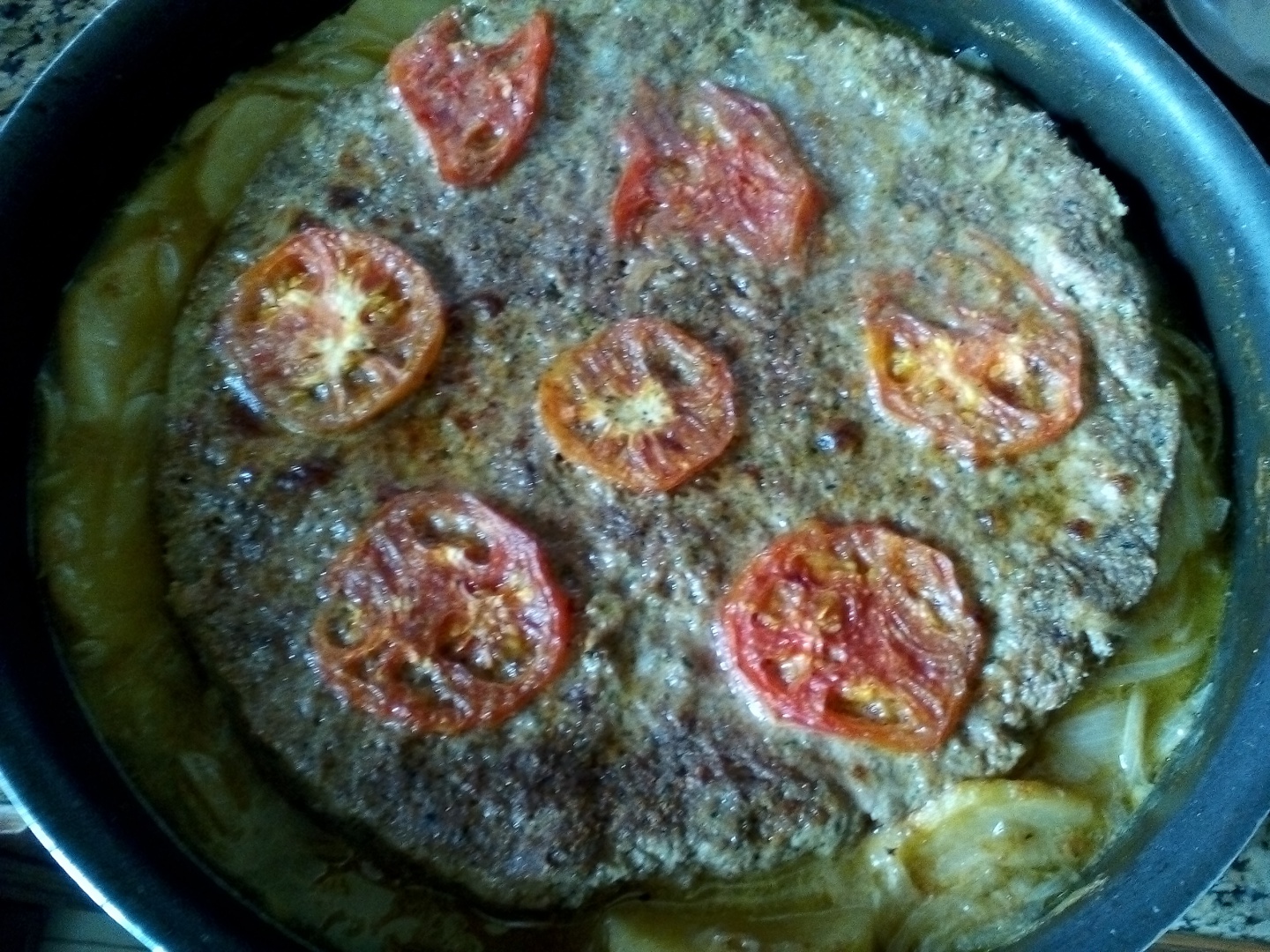 Cartofi cu carne tocata si sos de tahini la cuptor