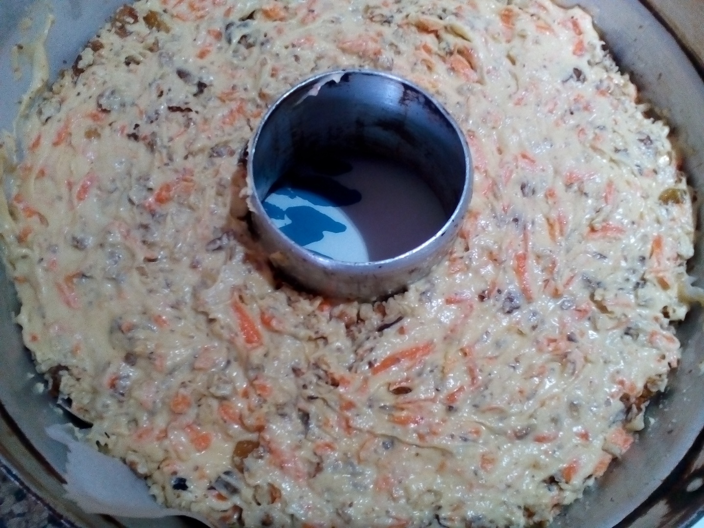 Chec cu morcov, nuca si stafide