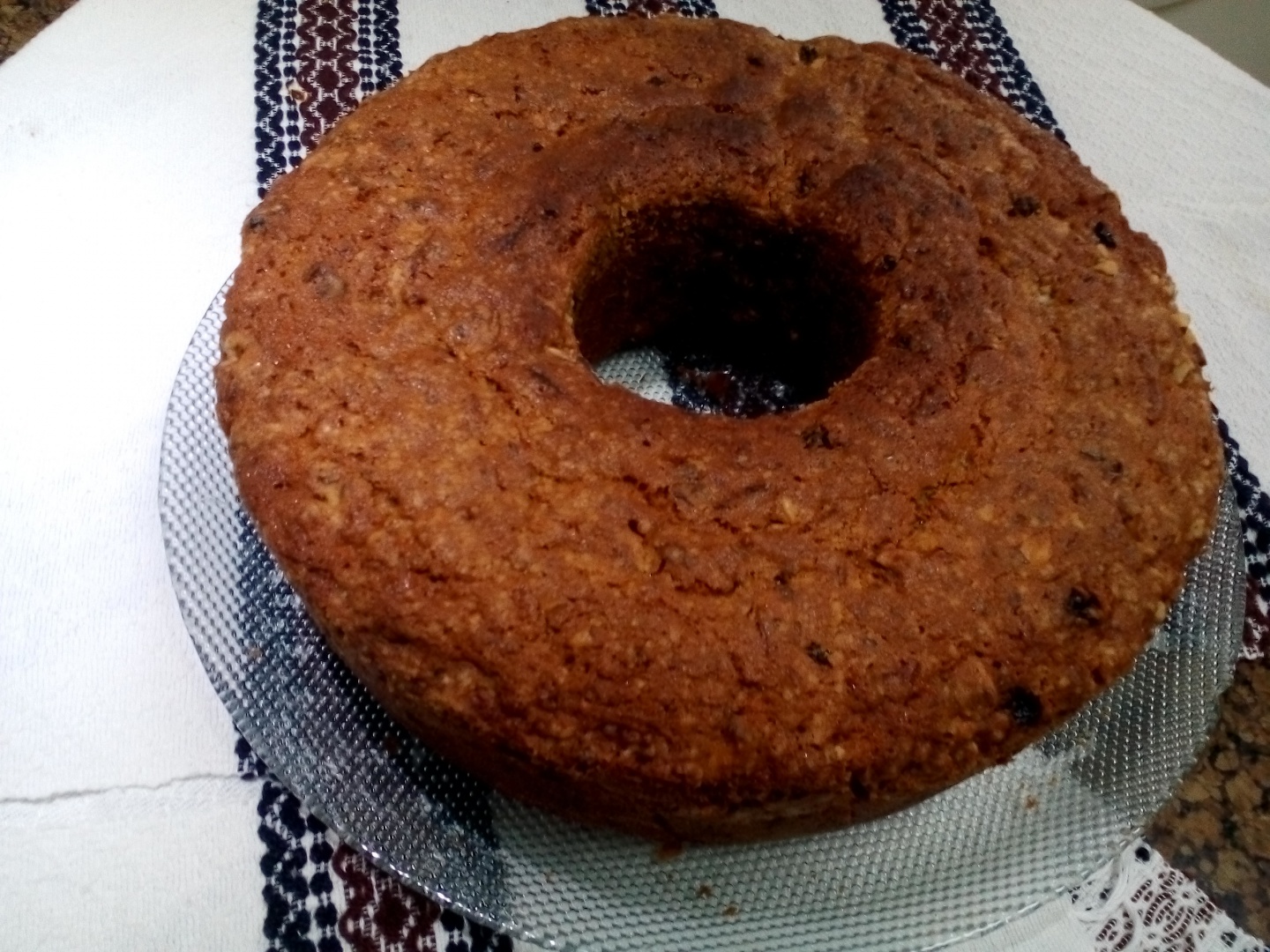 Chec cu morcov, nuca si stafide