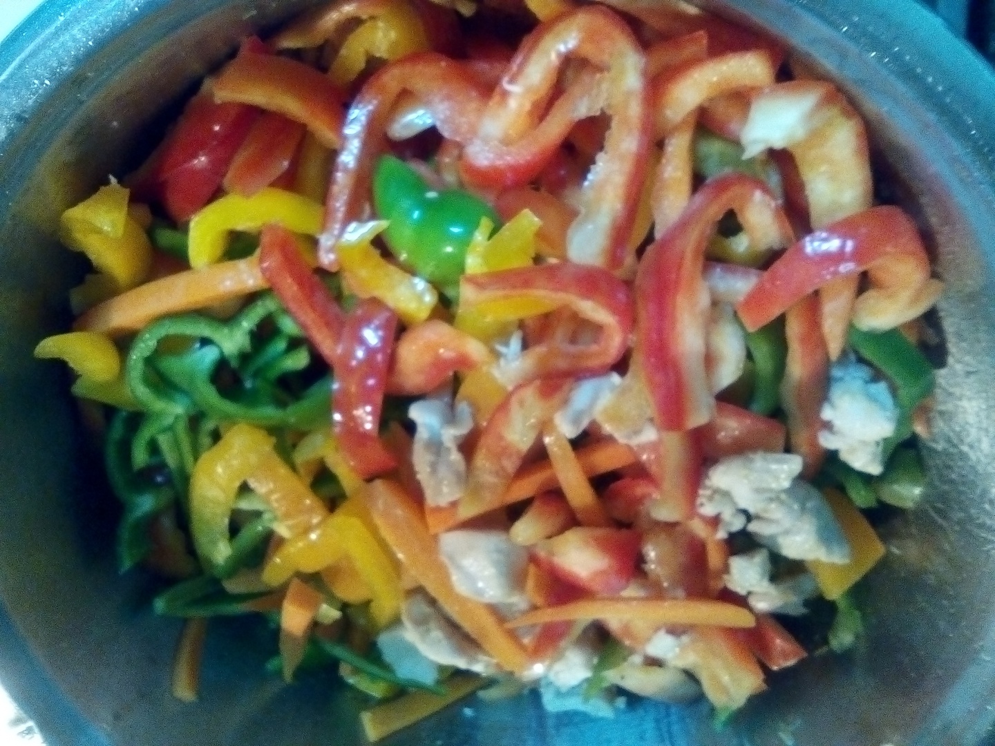 Mancare chinezeasca cu piept de pui si legume(Chinese food)