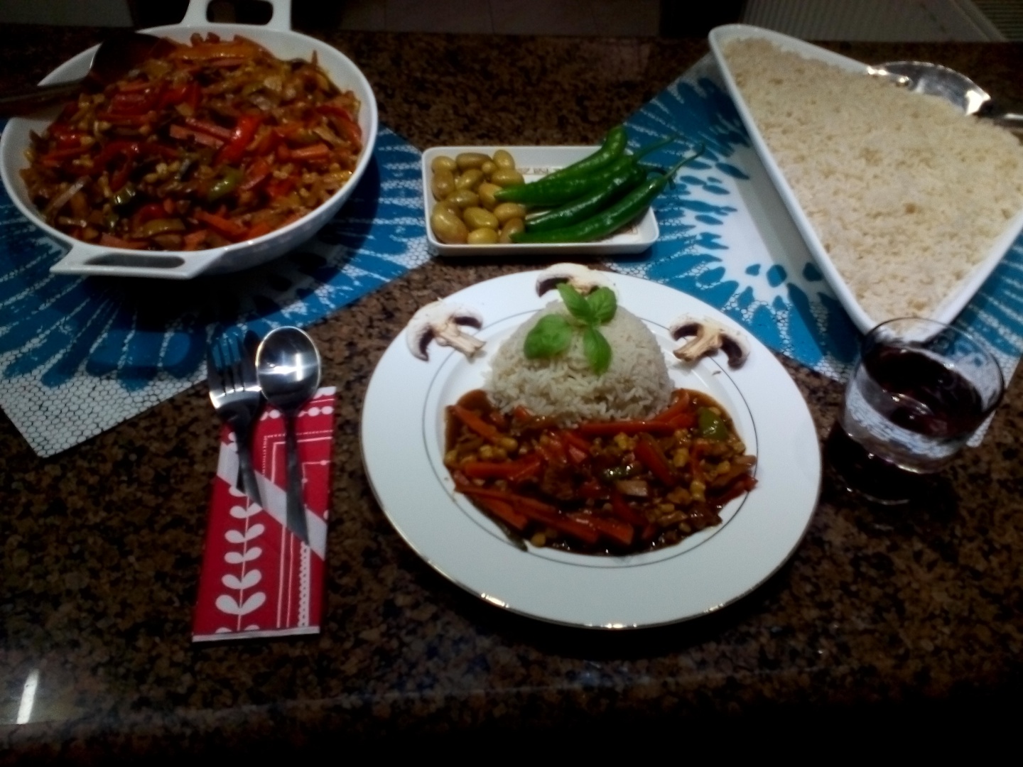 Mancare chinezeasca cu piept de pui si legume(Chinese food)