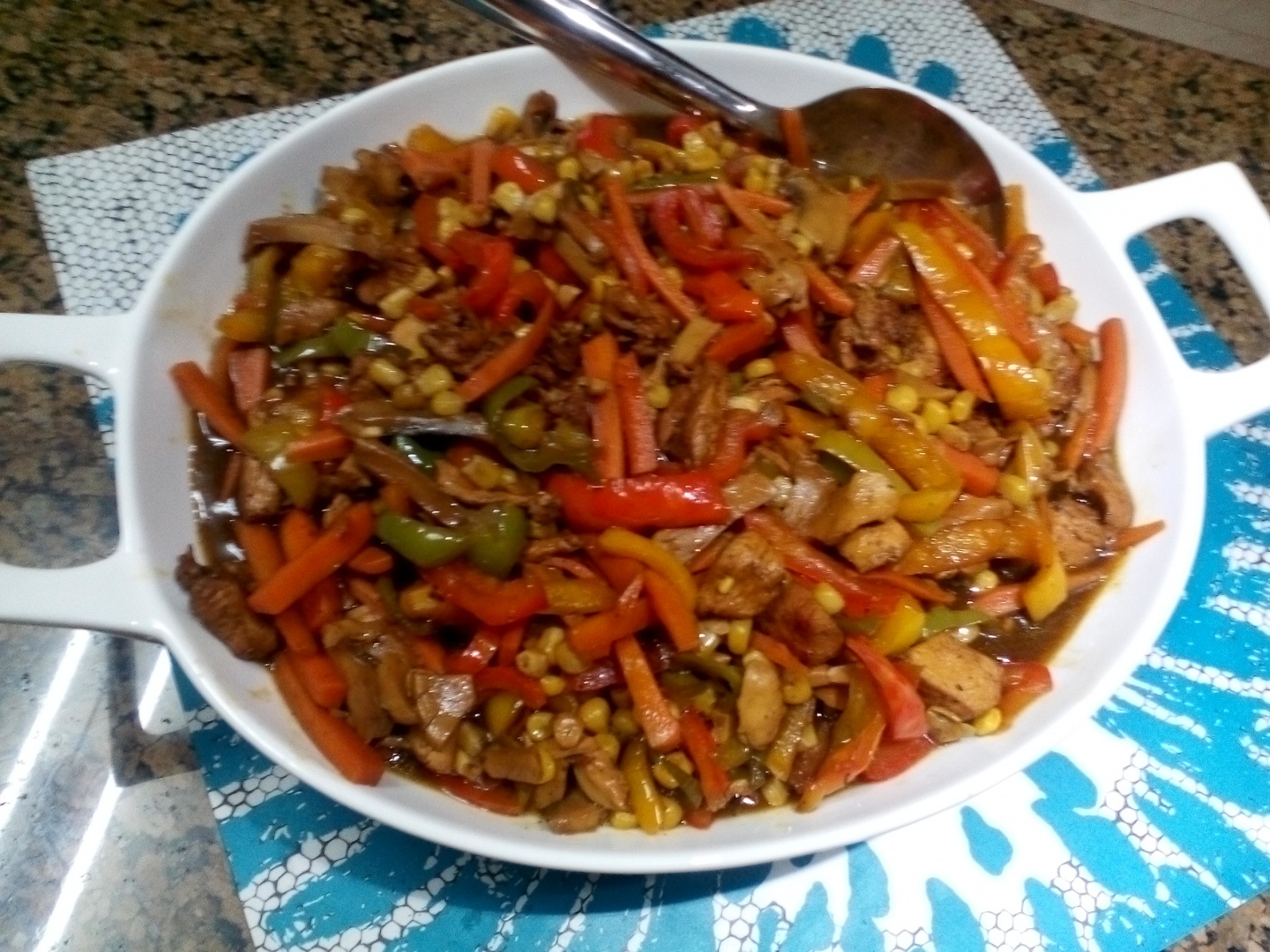 Mancare chinezeasca cu piept de pui si legume(Chinese food)