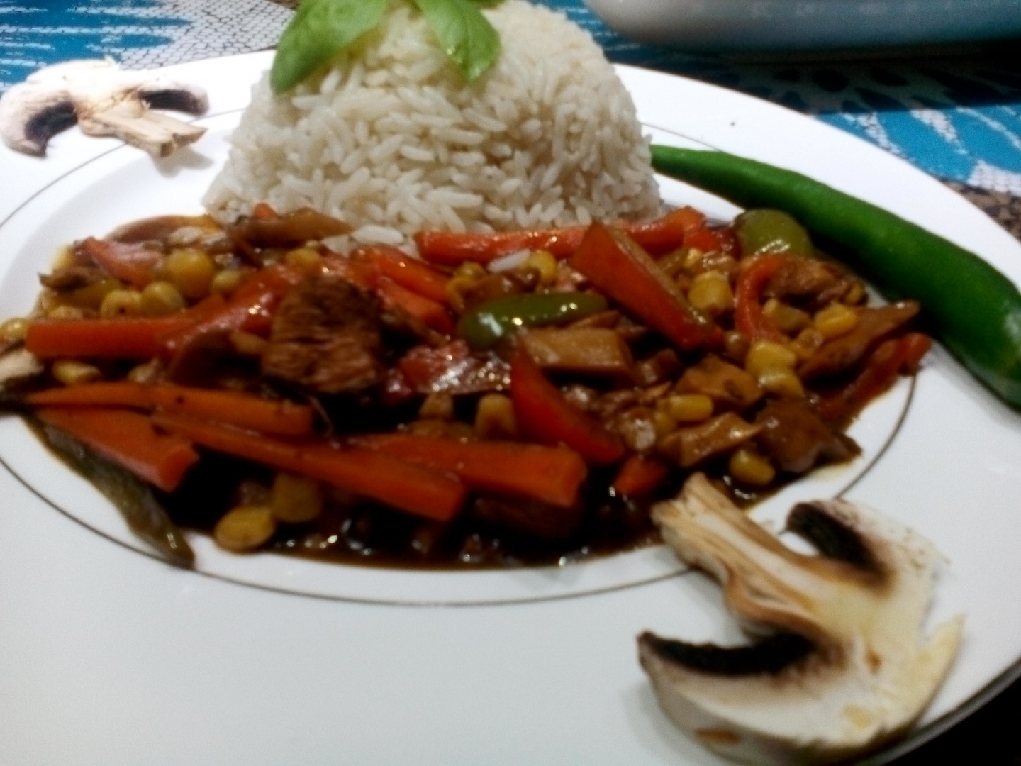 Mancare chinezeasca cu piept de pui si legume(Chinese food)