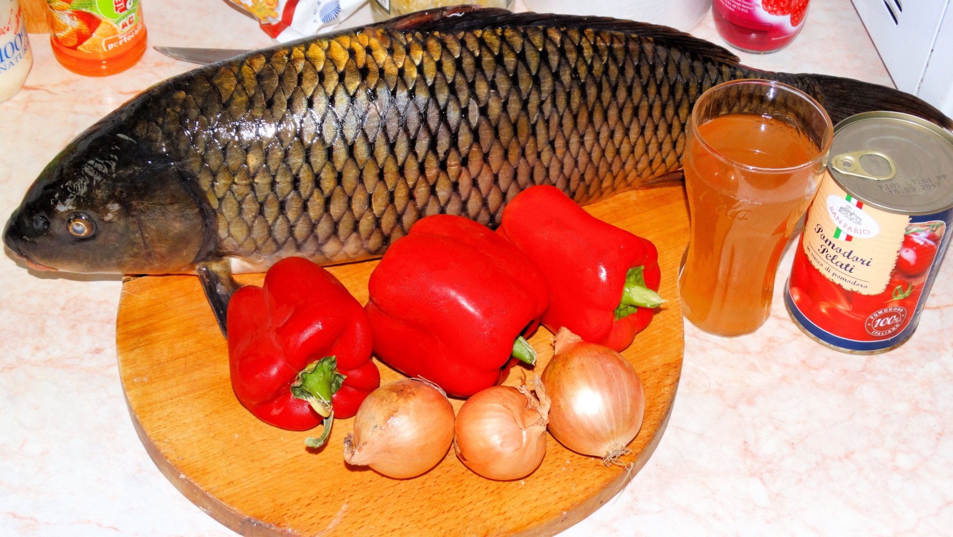 Crap romanesc cu legume, la cuptor