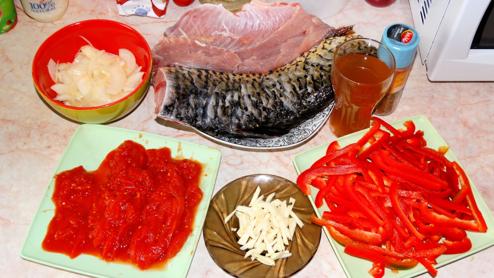 Crap romanesc cu legume, la cuptor