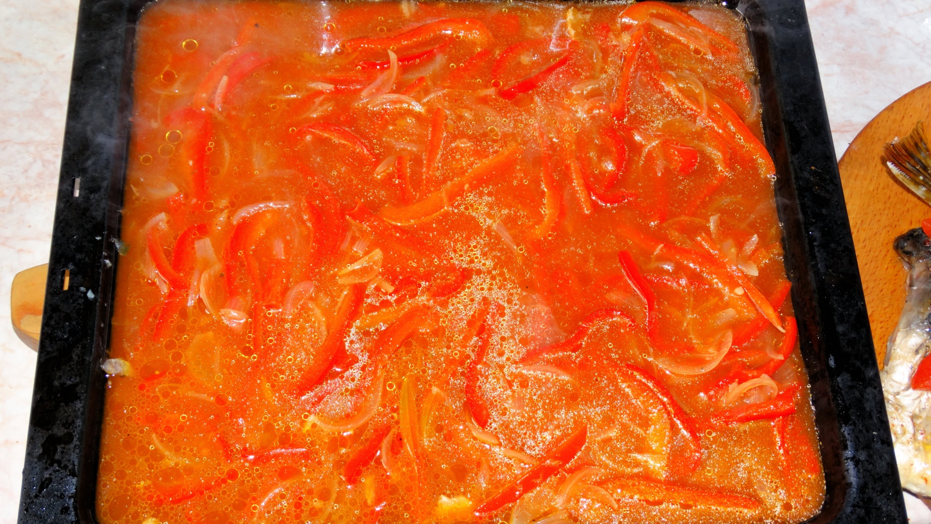 Crap romanesc cu legume, la cuptor