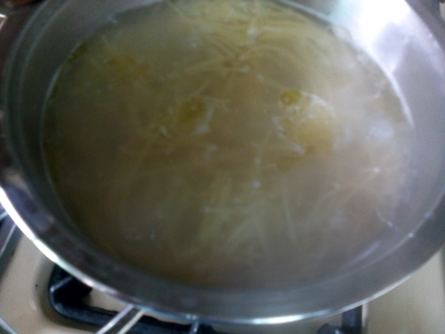 Spaghete cu carne tocata si legume la cuptor