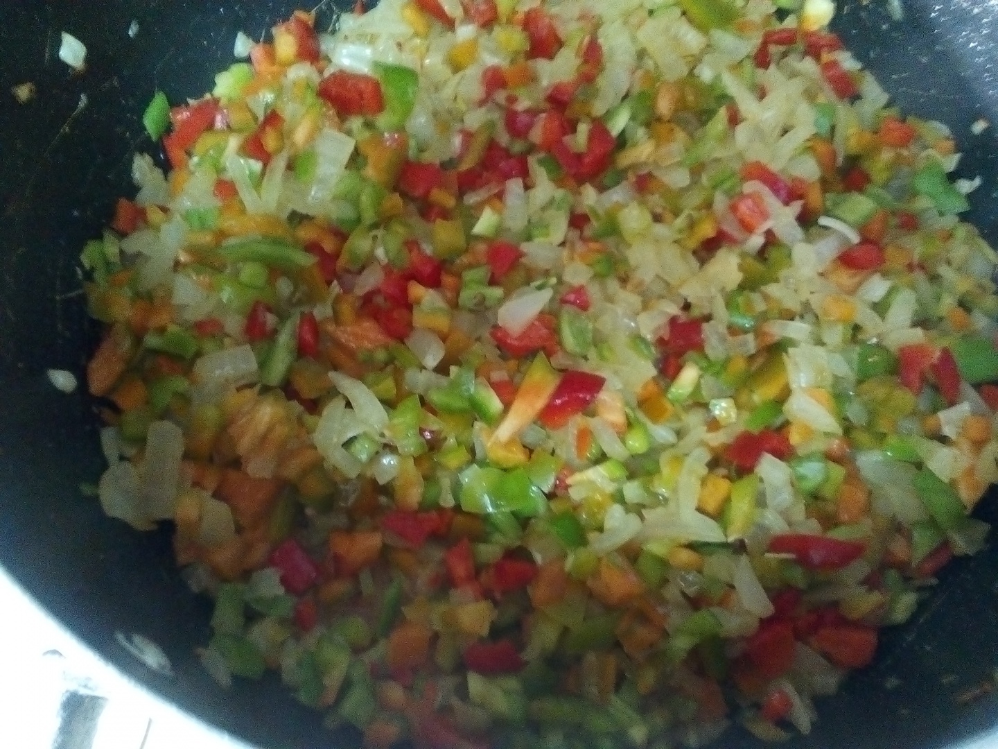 Spaghete cu carne tocata si legume la cuptor