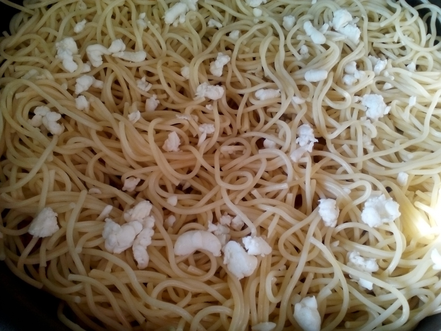 Spaghete cu carne tocata si legume la cuptor