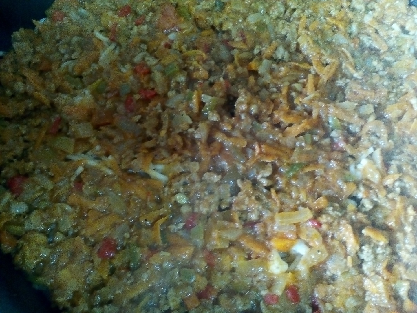 Spaghete cu carne tocata si legume la cuptor