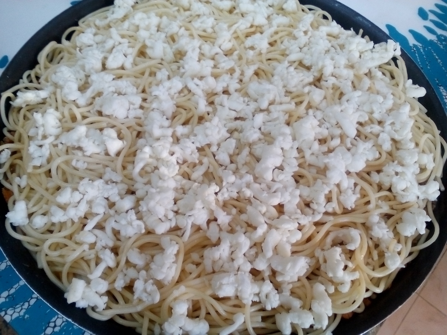 Spaghete cu carne tocata si legume la cuptor