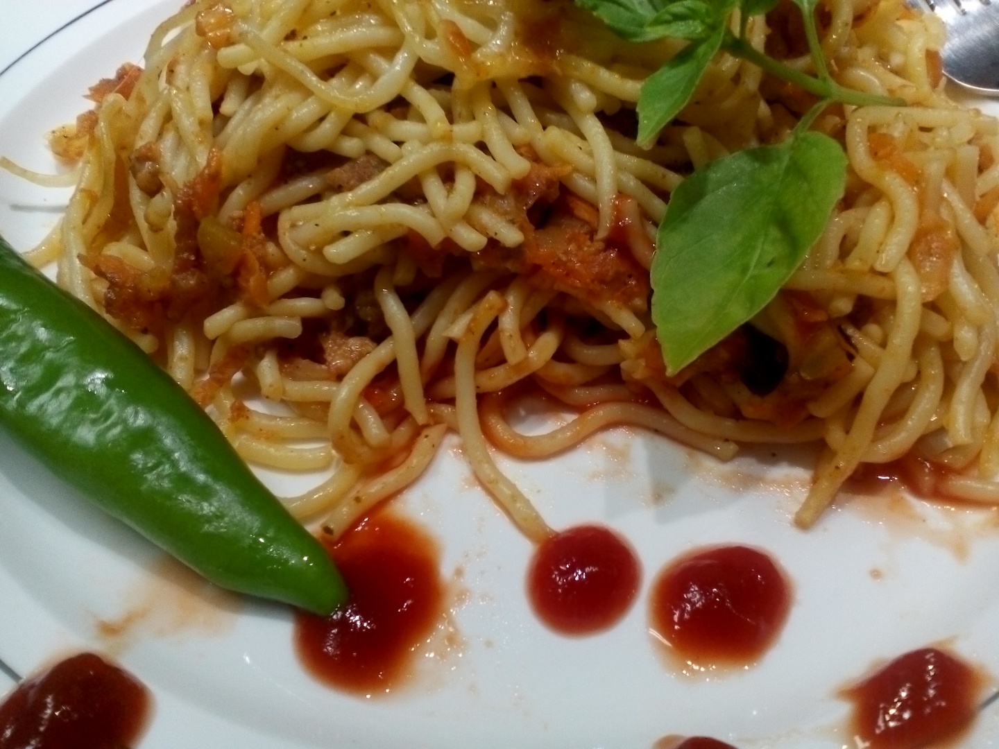 Spaghete cu carne tocata si legume la cuptor