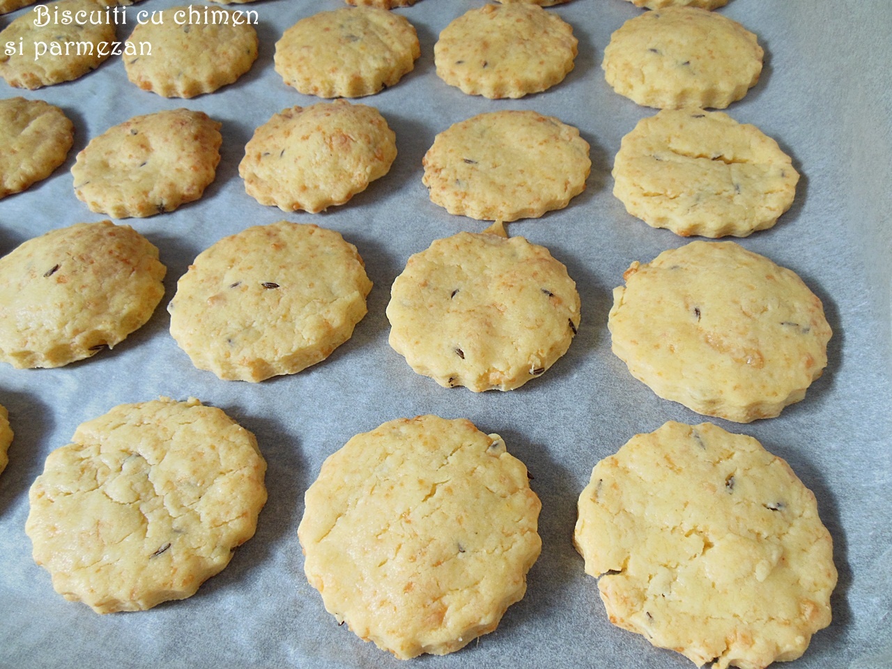 Biscuiti cu chimen si parmezan