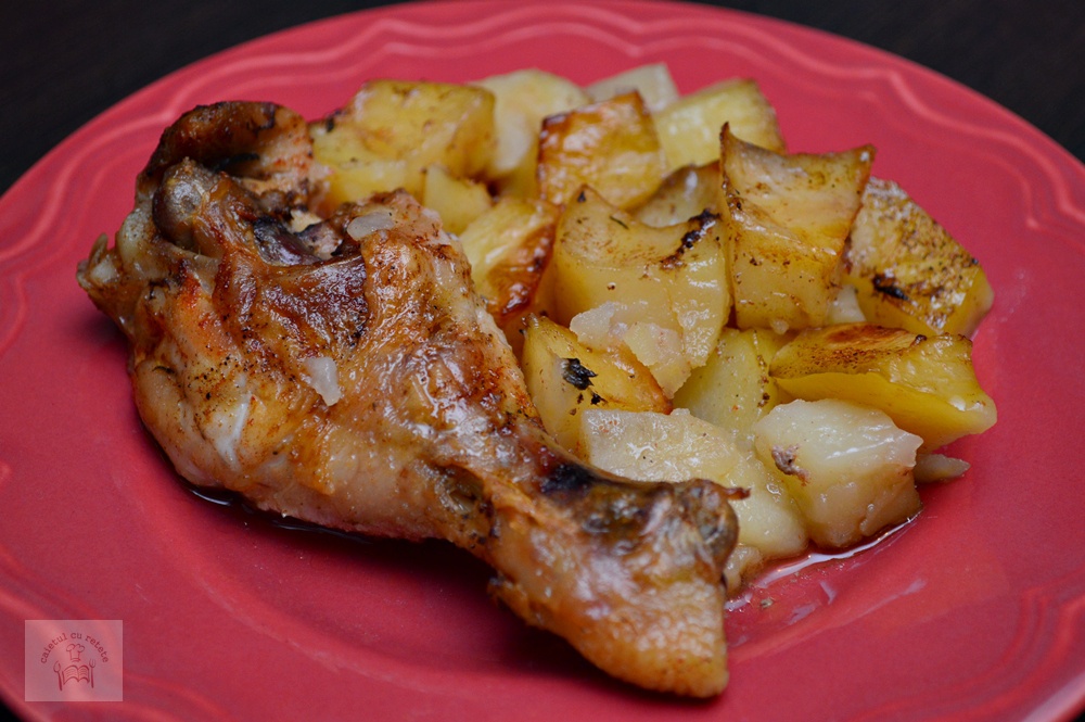 Pulpe de pui cu cartofi la slow cooker